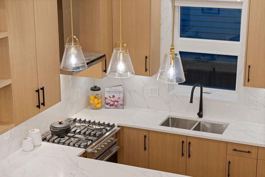 1 1166 E 11th Avenue