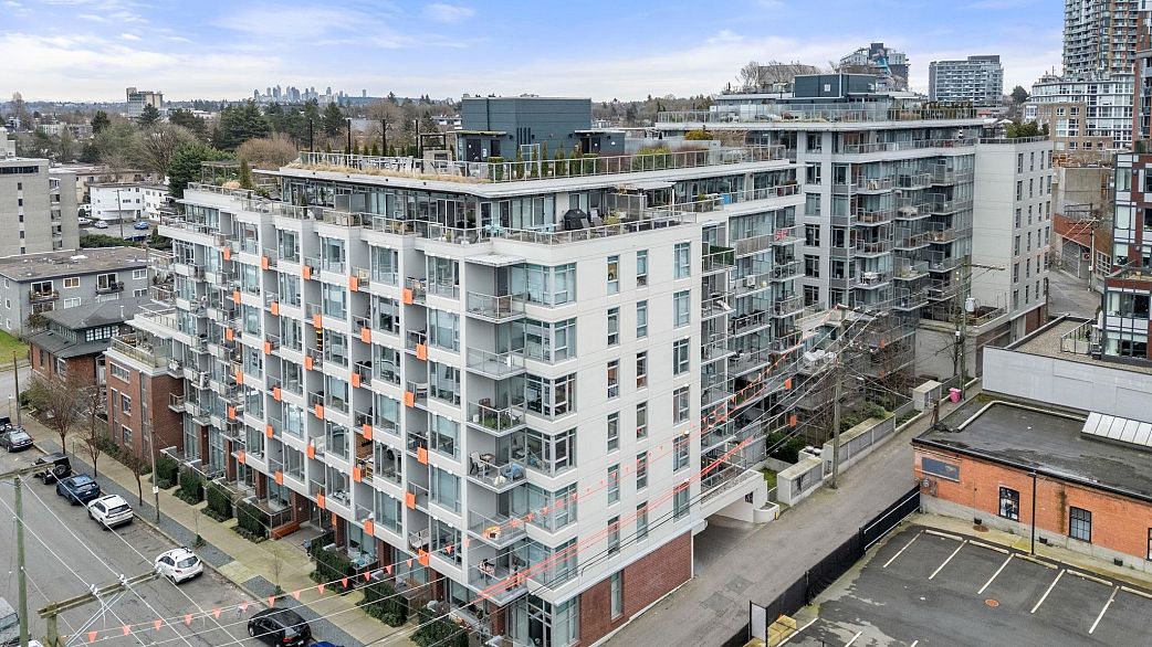 471 250 E 6th Avenue