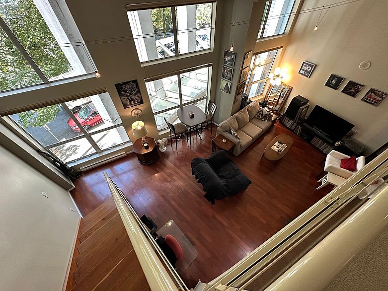 217 933 Seymour Street