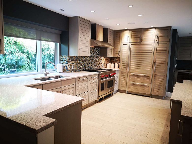 6187 Mackenzie Street