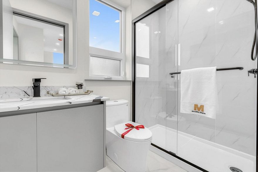 1 3547 E Georgia Street