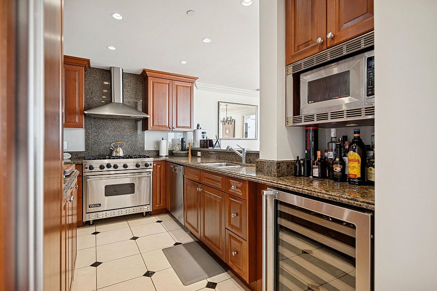 2302 428 Beach Crescent