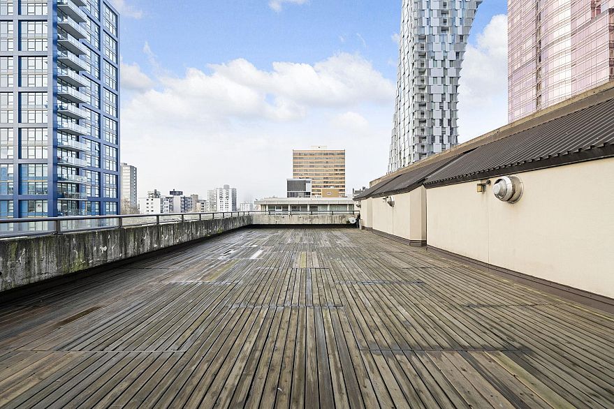 400 1455 Robson Street