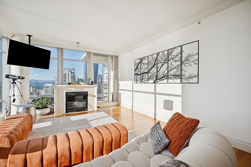 2302 428 Beach Crescent