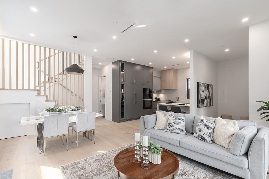 1 3186 W 11th Avenue