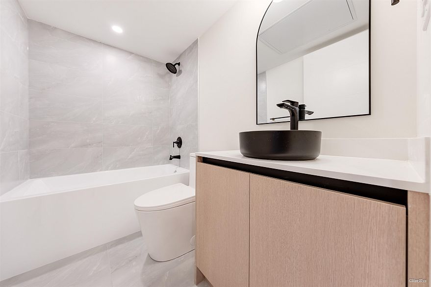 101 5092 Slocan Street