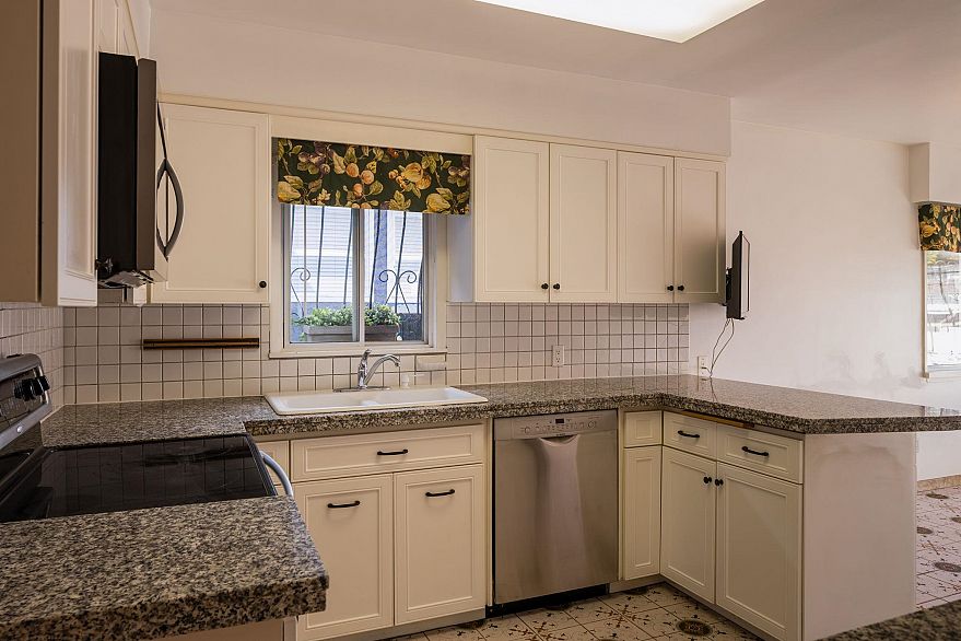 2869 Venables Street