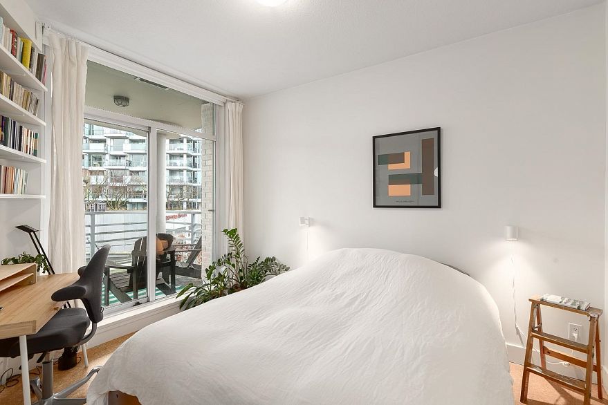 412 298 E 11th Avenue