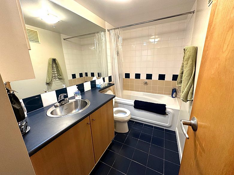 217 933 Seymour Street