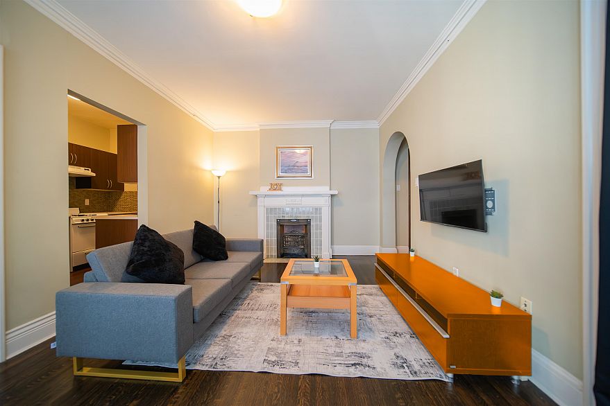 4 935 JERVIS STREET, Vancouver BC V6E 2B5