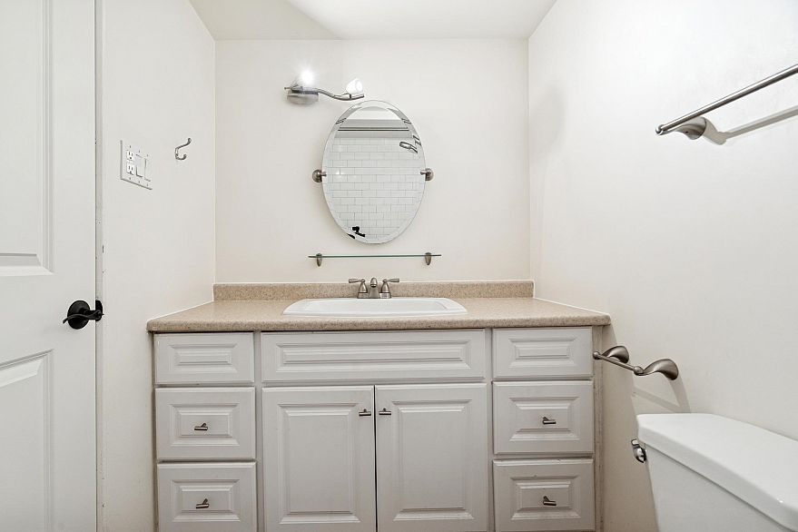 111 3787 W 4th Avenue