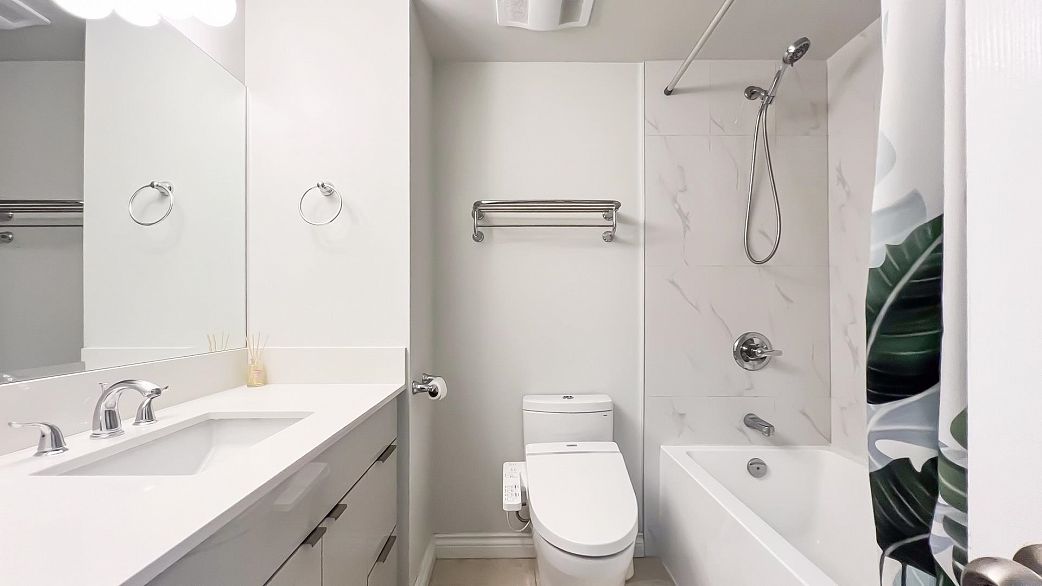 202 2580 Tolmie Street