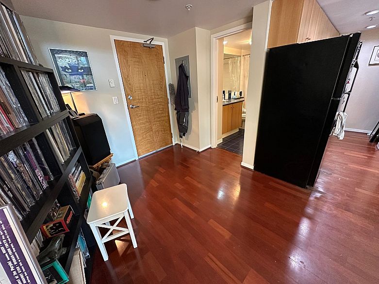 217 933 Seymour Street