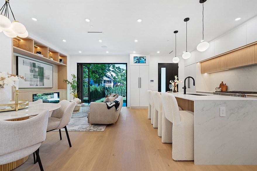 1 2858 W 12th Avenue