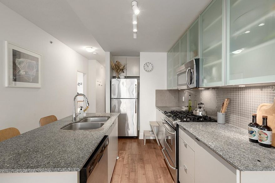 412 298 E 11th Avenue