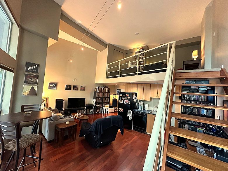 217 933 Seymour Street