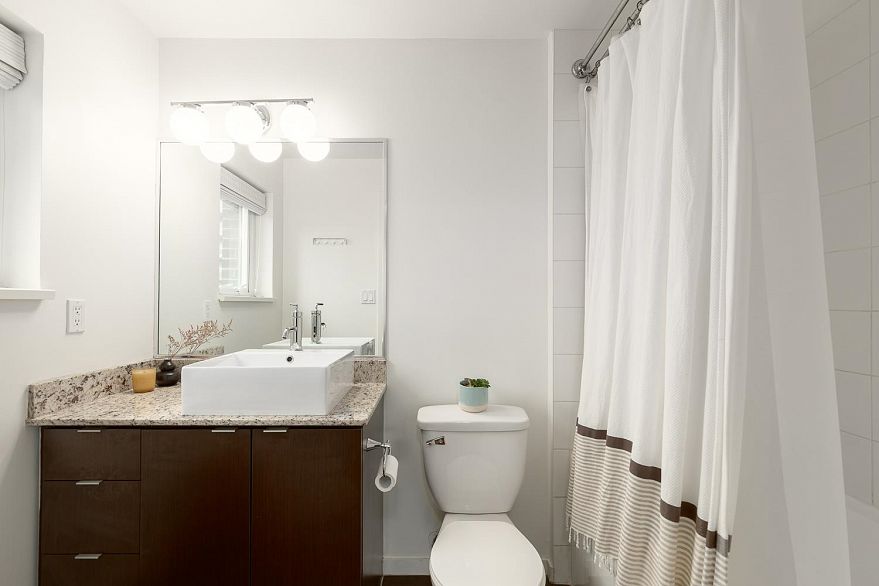 412 298 E 11th Avenue