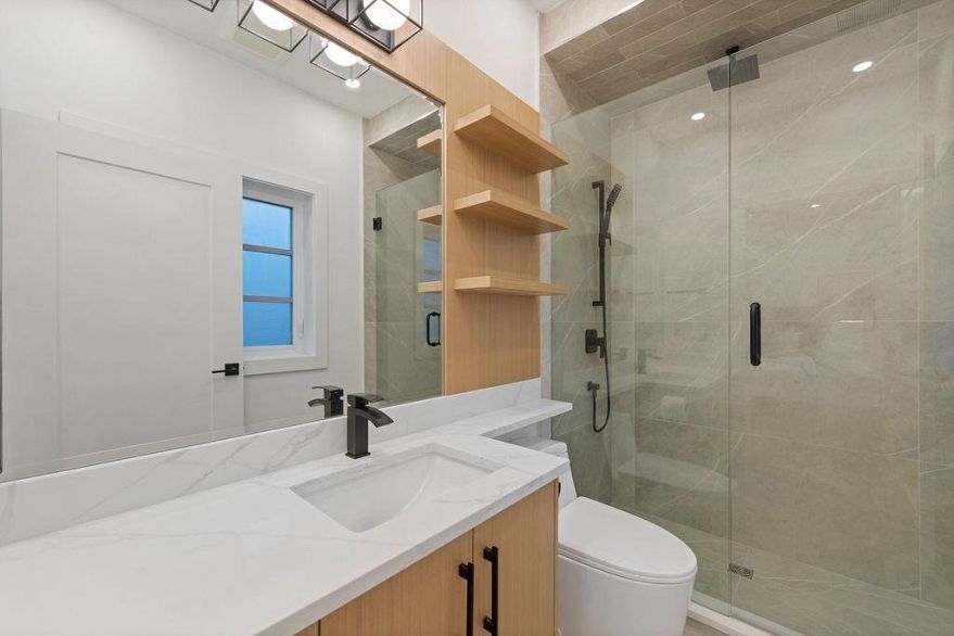 1 1166 E 11th Avenue