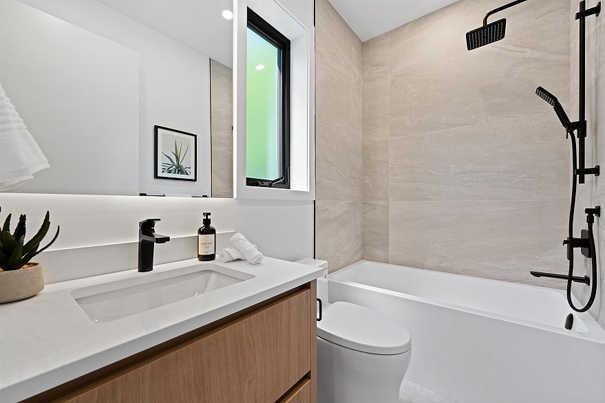 1 2858 W 12th Avenue