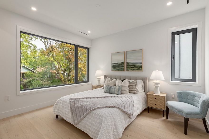 1 3186 W 11th Avenue