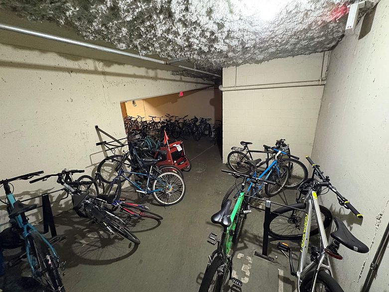 321 2680 W 4th Avenue