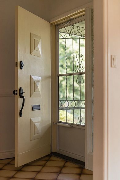 2869 Venables Street