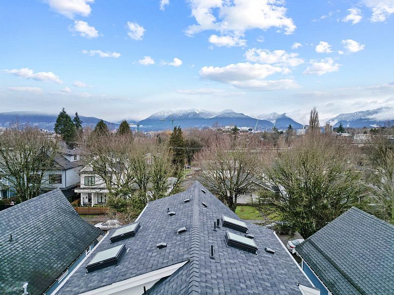 1 1166 E 11th Avenue