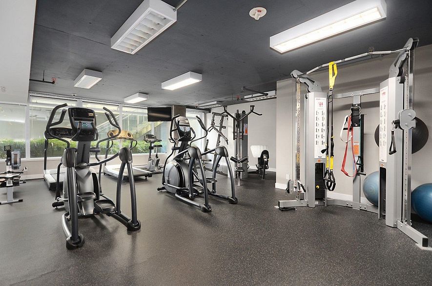 471 250 E 6th Avenue