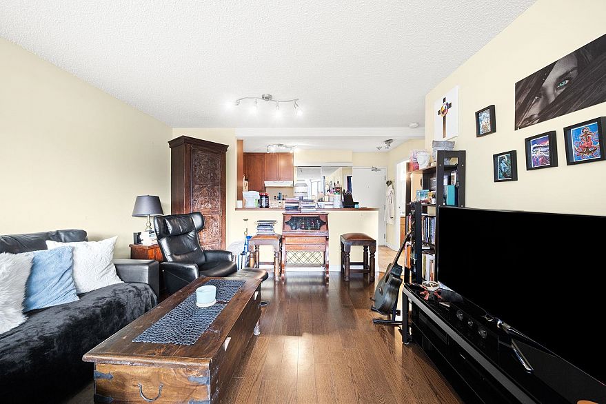 400 1455 Robson Street