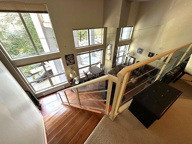 217 933 Seymour Street