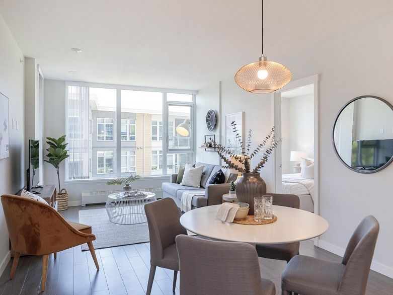 506 3281 E Kent Avenue North