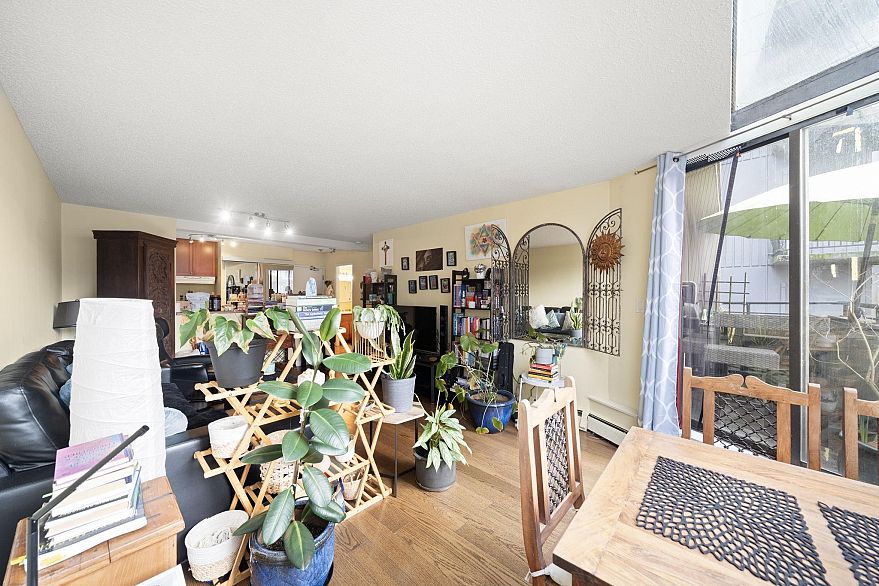 400 1455 Robson Street