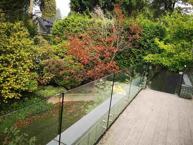 6187 Mackenzie Street