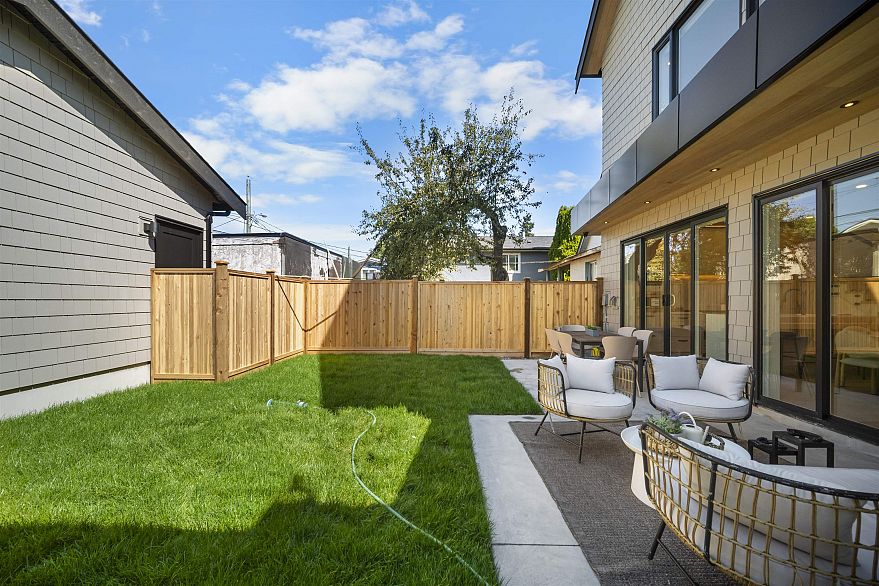 2 5033 Prince Albert Street