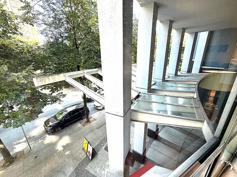 217 933 Seymour Street