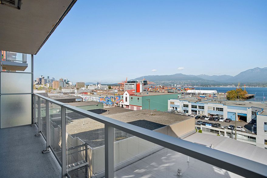 653 955 E Hastings Street