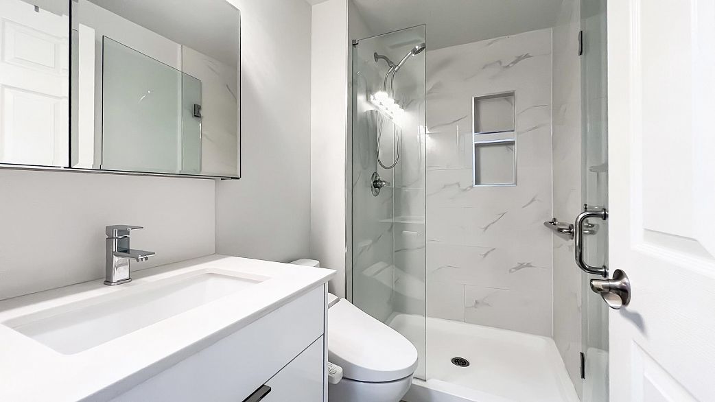 202 2580 Tolmie Street