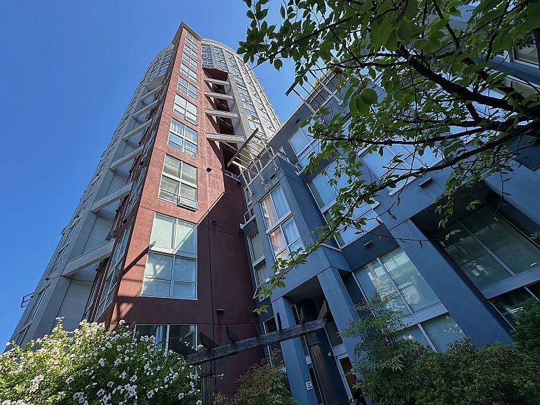 217 933 Seymour Street