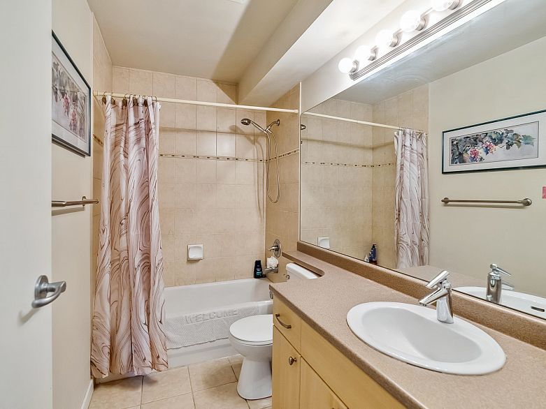 416 2891 E Hastings Street