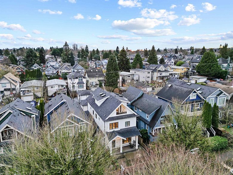 1 1166 E 11th Avenue