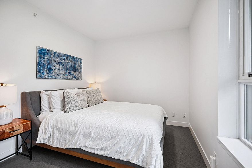 365 250 E 6th Avenue