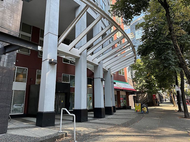 217 933 Seymour Street