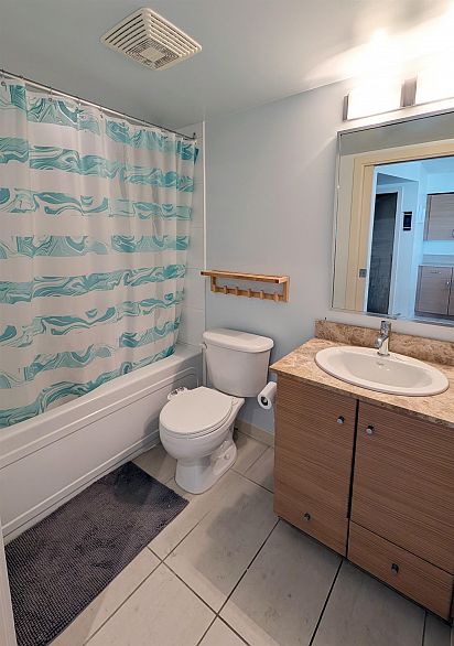 2705 977 Mainland Street