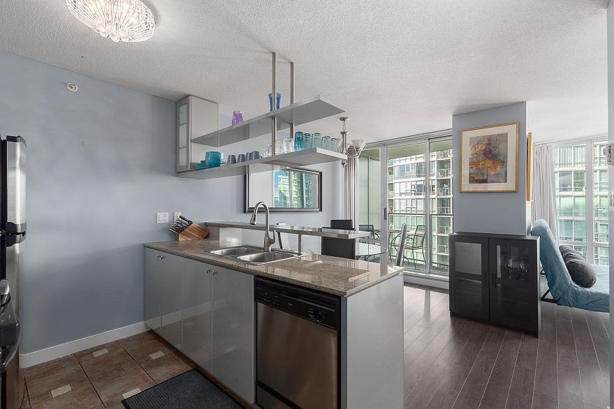 2706 1438 Richards Street