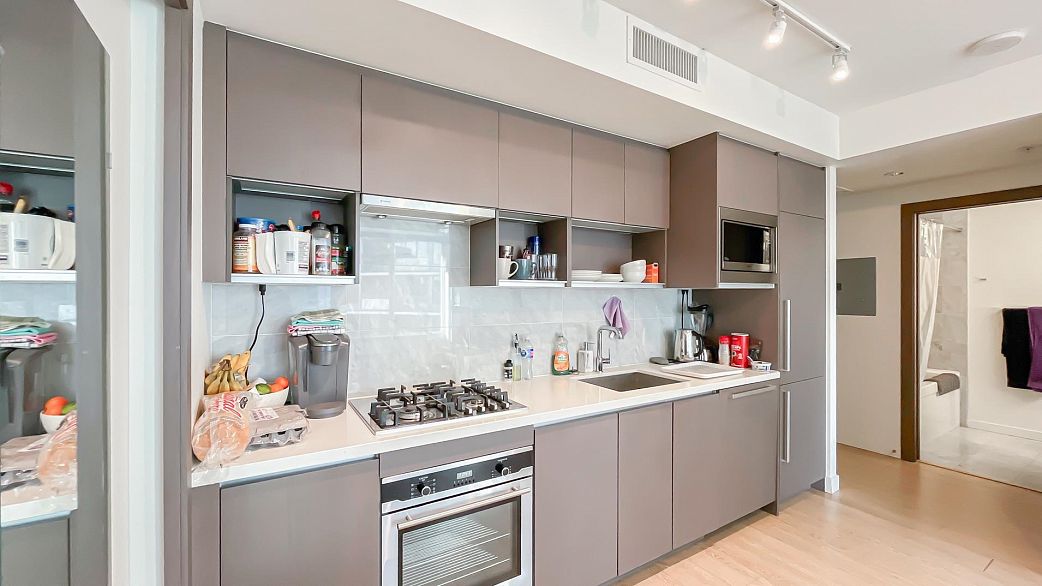 805 68 Smithe Street