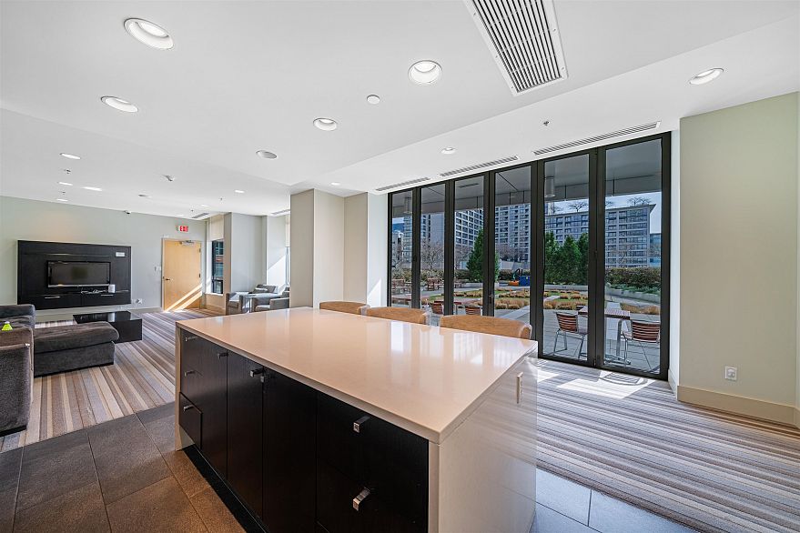 3005 1028 Barclay Street