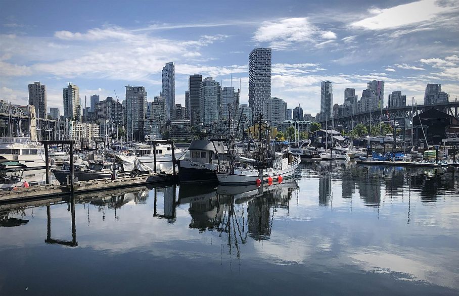 204 1550 Mariner Walk