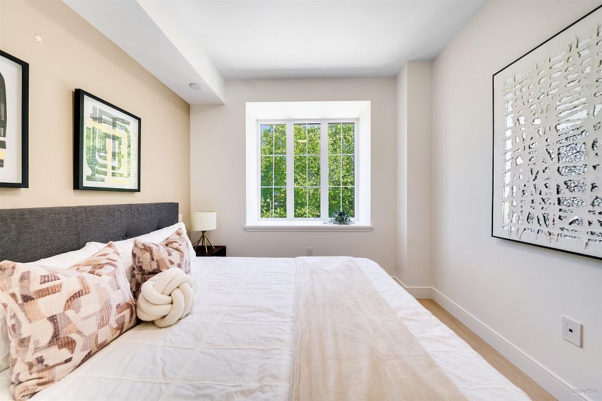 203 918 W 32nd Avenue