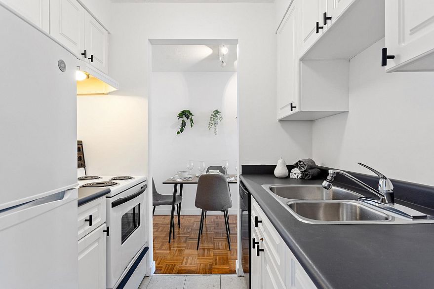 601 1850 Comox Street