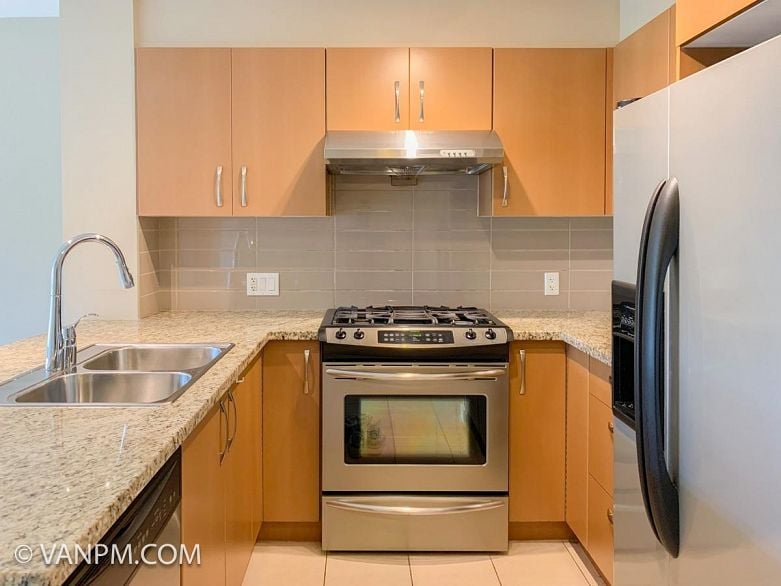 323 9288 ODLIN ROAD, Richmond BC V6X 0C3